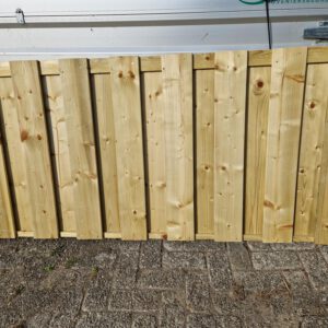 Half tuinscherm van geïmpregneerd vurenhout 180x90 cm met 15mm planken bij Rubens Tuinen.