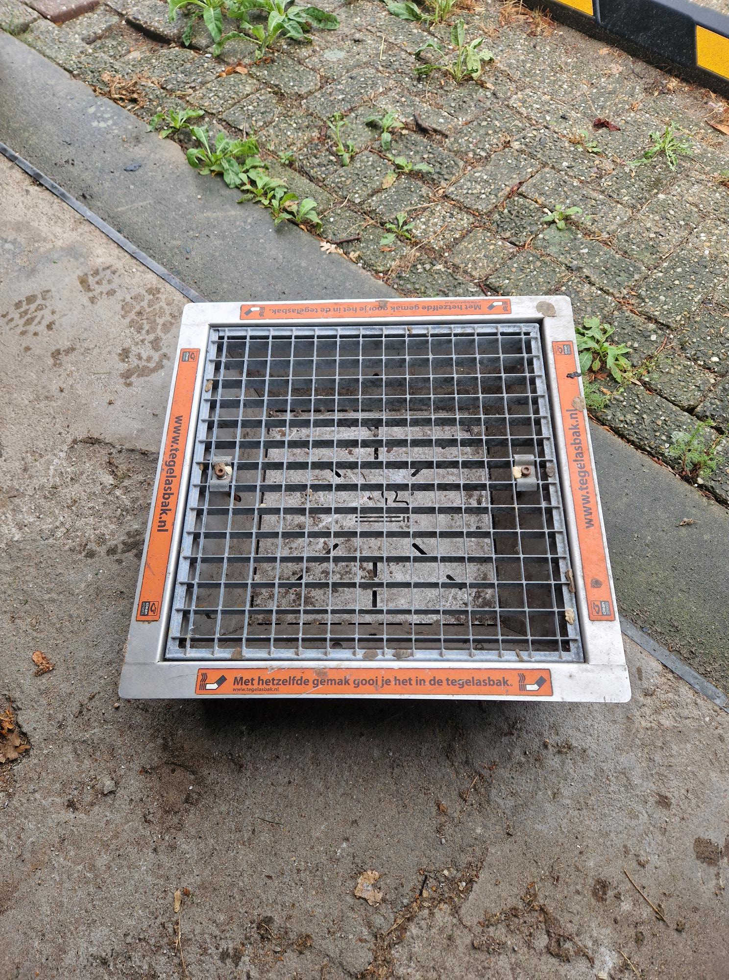 Tweedehands Cleanstreets asbaktegel 600 basic van 60x60 cm bij Rubens Tuinen